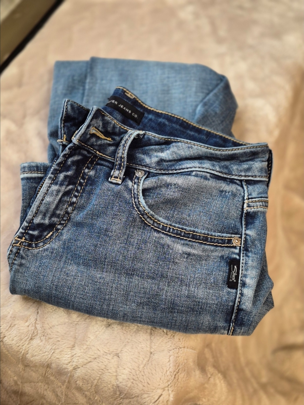 Like New Silver Jeans Co. Suki Mid Rise Bootcut Women's Faded Blue Jeans